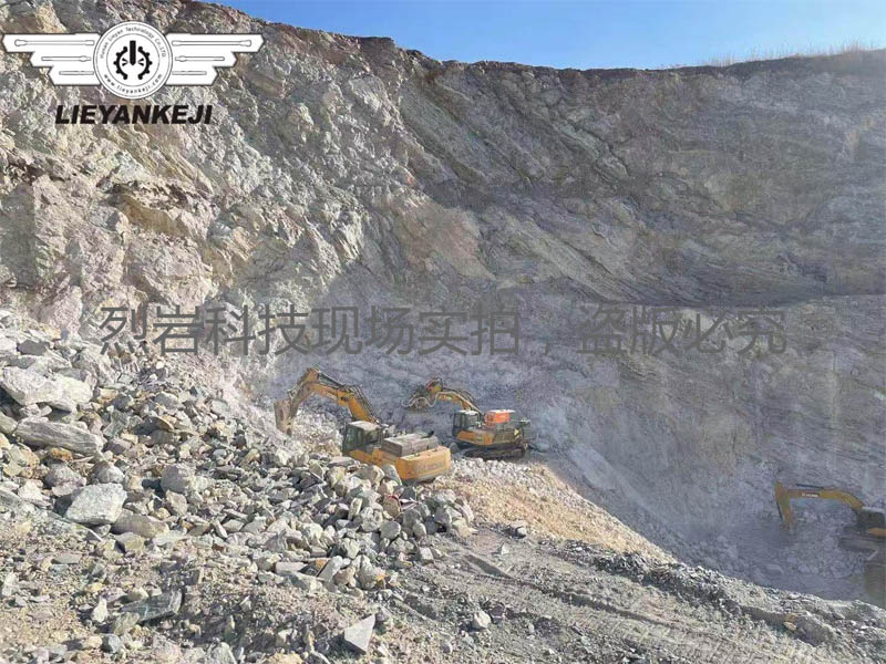 巖石劈裂機一天能產多少方