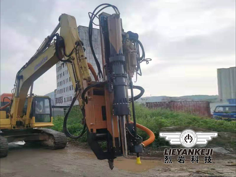 大型機(jī)載巖石劈裂機(jī) 大型機(jī)載巖石劈裂機(jī)