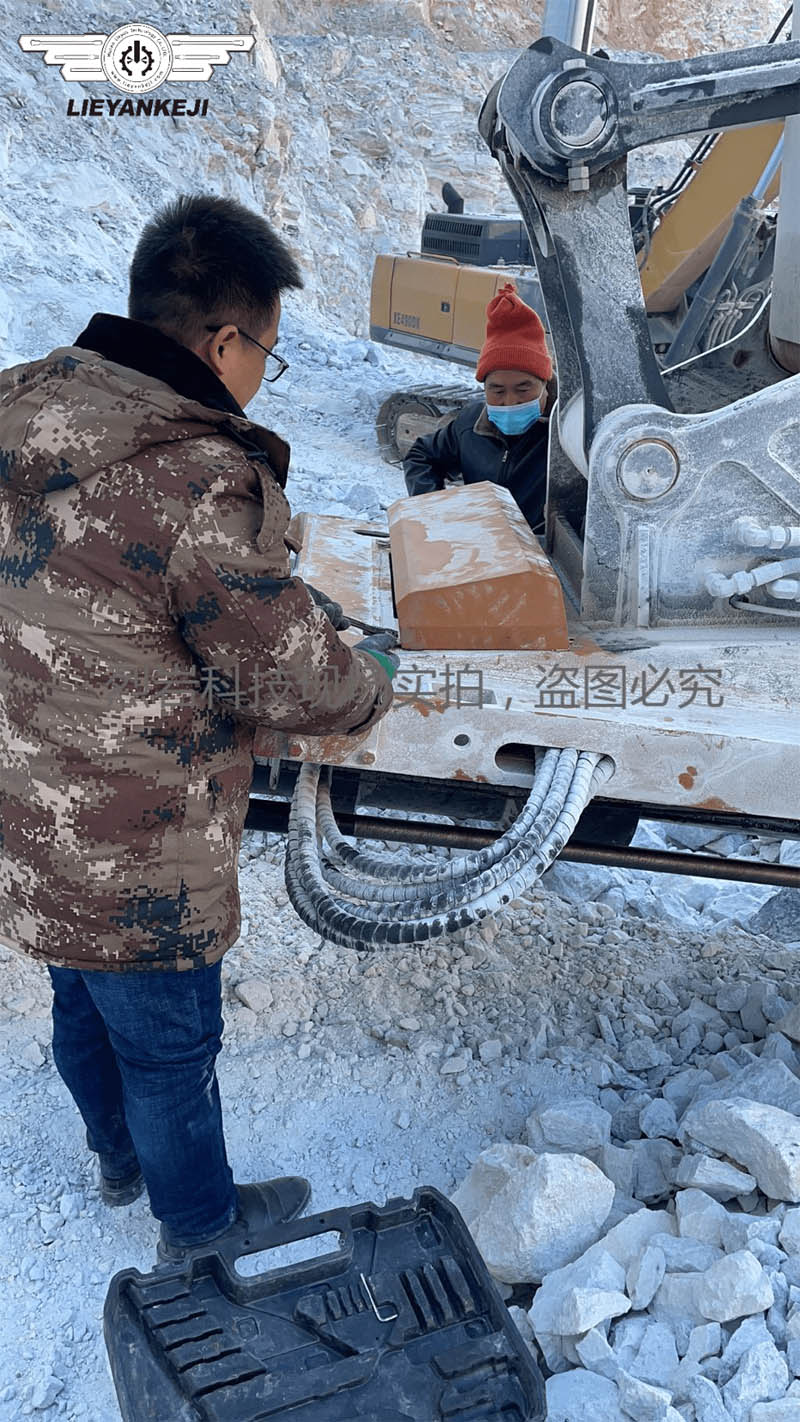 巖石劈裂機(jī) 巖石劈裂機(jī)