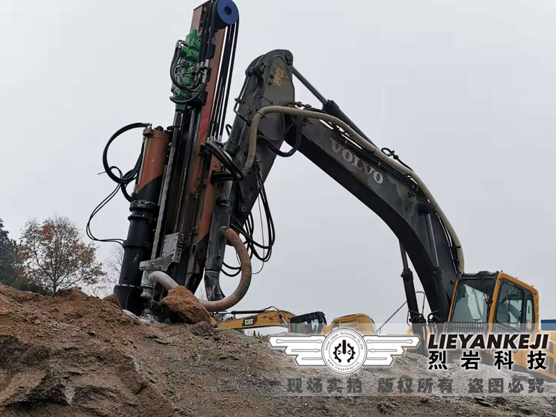 移動式大型巖石劈裂機 移動式大型巖石劈裂機